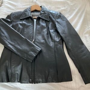 Wilson’s black leather women’s fitted jacket